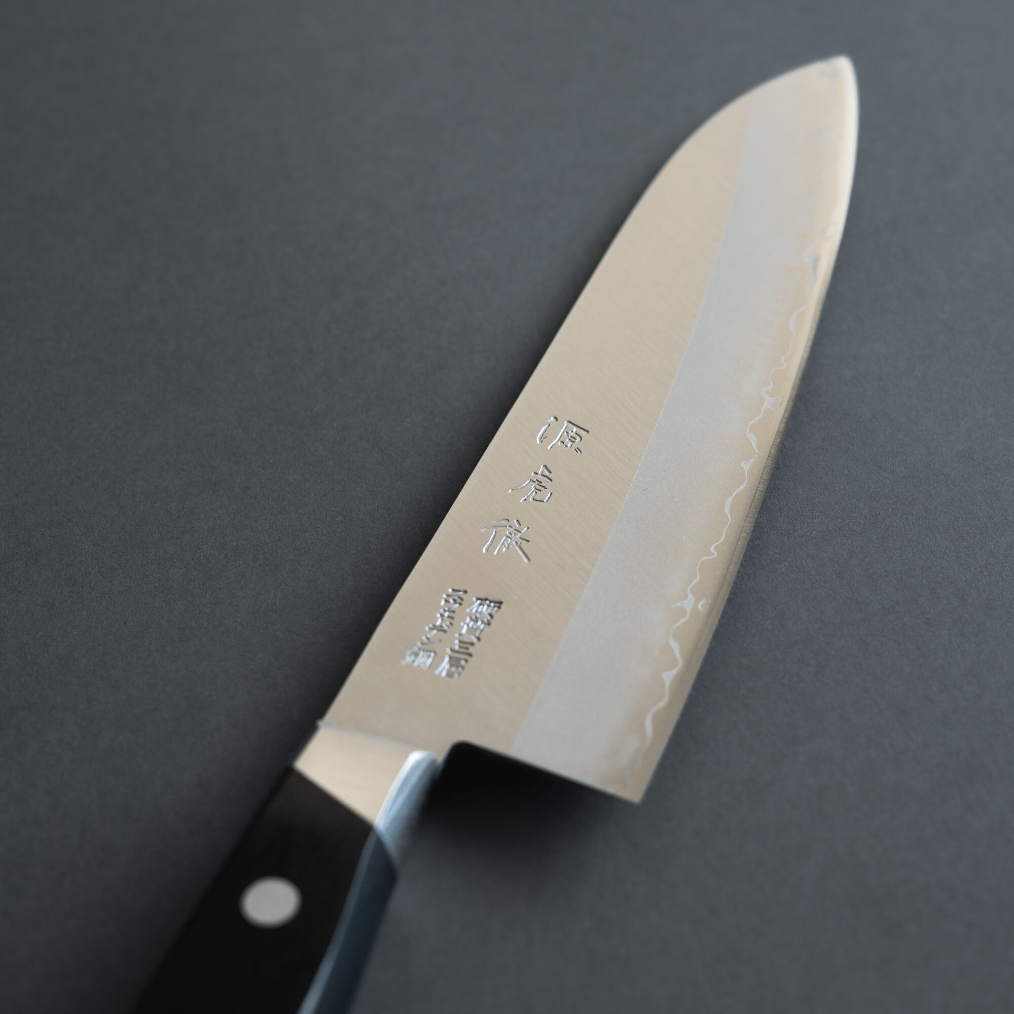 Cuchillo Japonés Santoku Minamoto Acero Sueco 180mm - Imagen 3