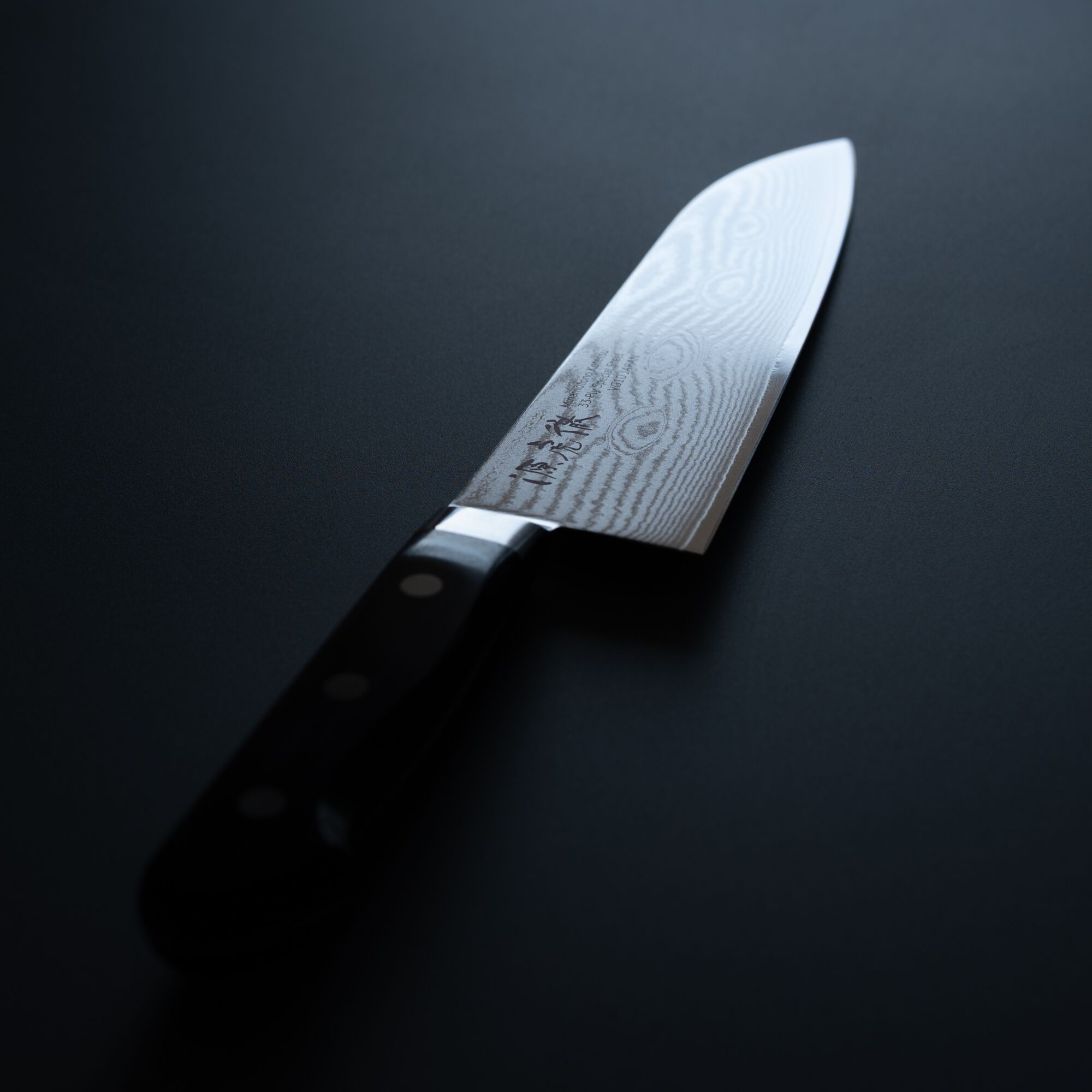 Cuchillo de Chef Japonés Santoku Minamoto Acero Damasco VG10 180mm Nuevo