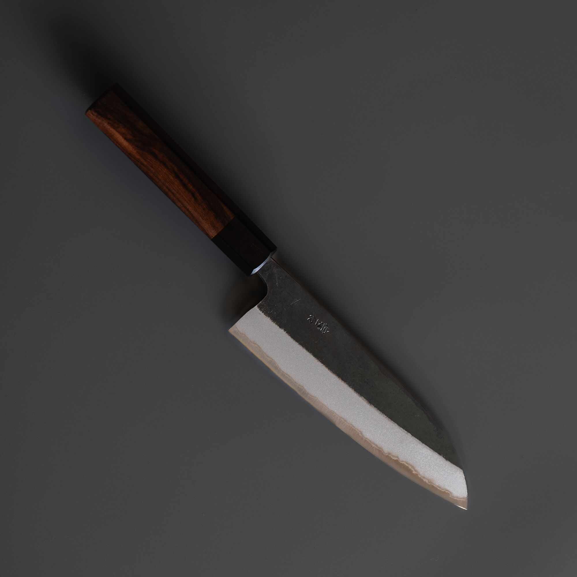 Black Santoku Muneishi Aogami#2 170mm — vista frontal